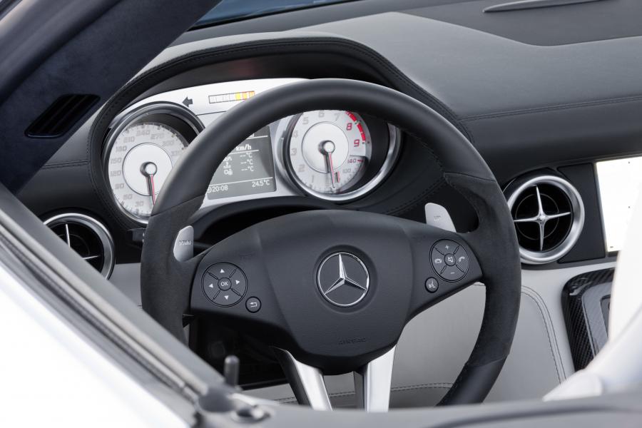 Mercedes-Benz SLS AMG Roadster 2011 года  (фото 49 из 183)